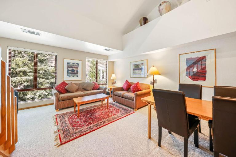 Palisades Tahoe Lodge Rentals Studio Loft #307 - B&B Olympic Valley