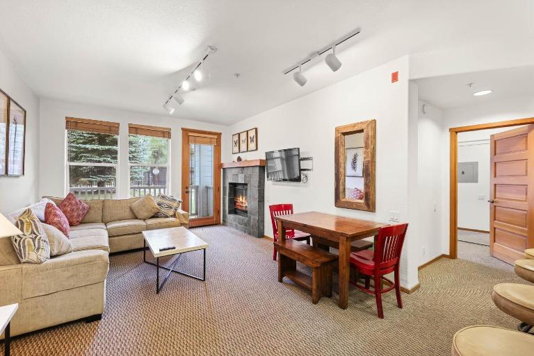 Palisades Tahoe Lodge Rentals Two Bedroom #703 - B&B Olympic Valley