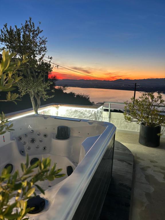 Appartement Duplex Rosas avec terrasse magnifique jacuzzi vue mer - B&B Roses