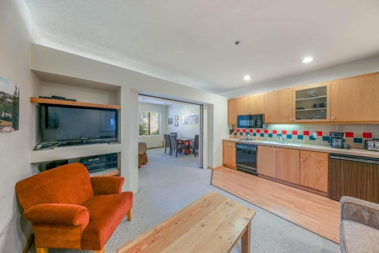 Palisades Tahoe Lodge Rentals Studio #158 - B&B Olympic Valley