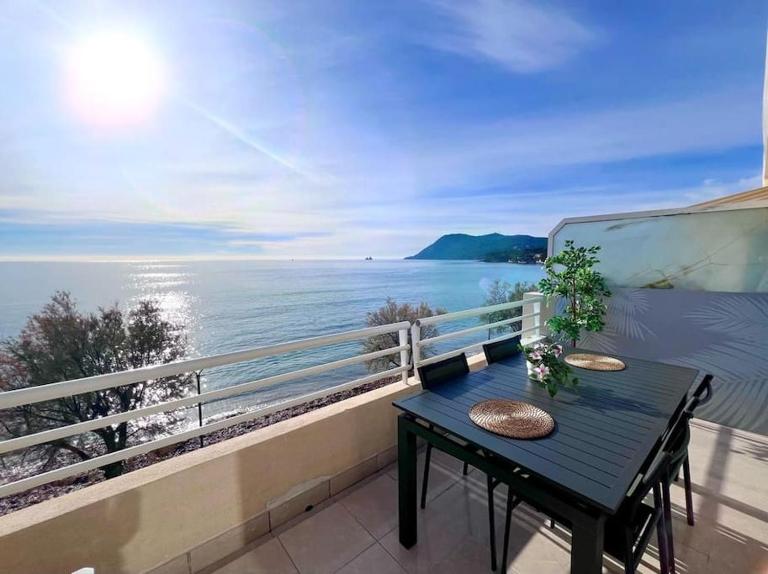 Appartement Luxueux "La Mer" by Résidence La Fontaine - B&B La Seyne-sur-Mer
