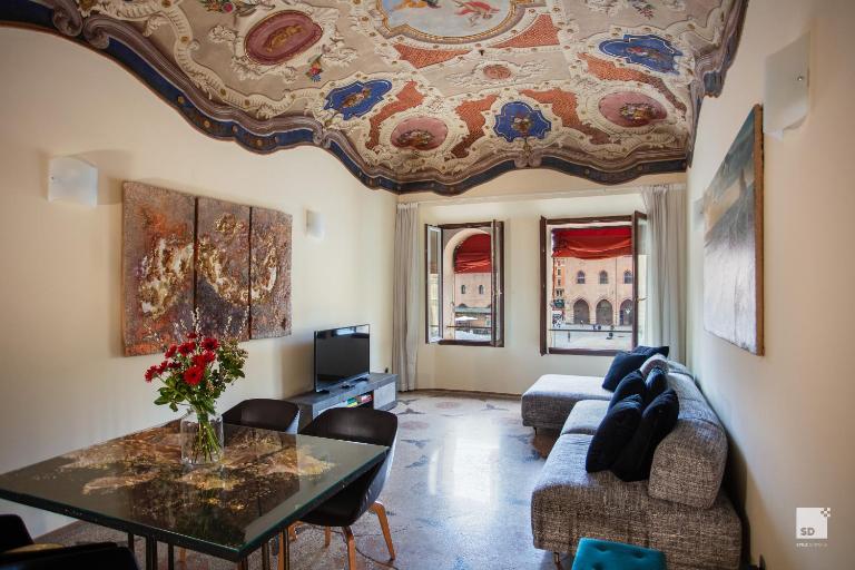 Urbanicooh Paracelso - Piazza Maggiore View - B&B Bolonia