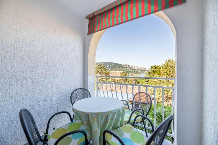 300 Meter zum Strand mit WLAN, Klima - B&B Baška
