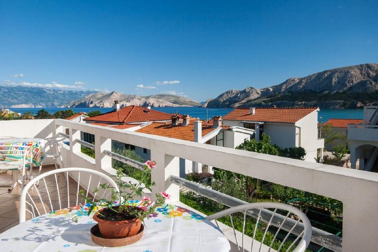 Mit Meerblick nur 250 Meter zum Strand - B&B Baška