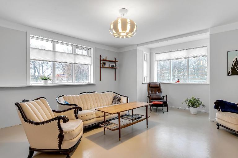 Spacious and Central Apartment - 3 Bedrooms - B&B Reykjavik