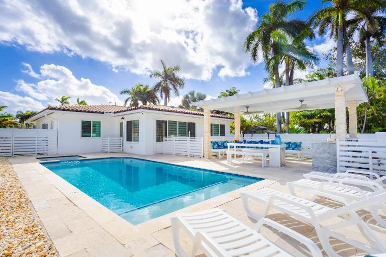 WALK to Hollywood Beach Spectacular 5BR and 5BA Villa - B&B Hollywood