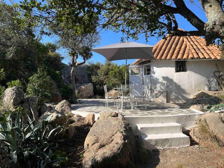 Maison de vacances dans village AUTHENTIQUE Corse - B&B Bonifacio