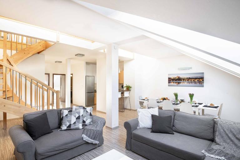 150m² 4BR Duplex Near Metro & Prague Center - Ferienwohnung Prag