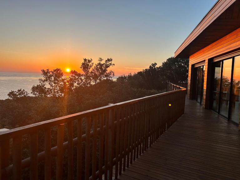 Villa l'Alpana en bois vue mer a 180 degres - B&B Sari-Solenzara