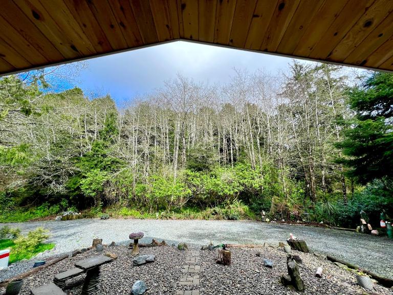 Forest cottage - secluded, hot tub, walk to beach - B&B Rockaway Beach