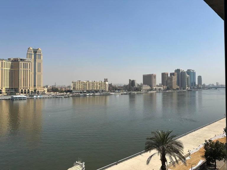 Zamalek Retreat: Premium Stay with Nile View - B&B El Cairo