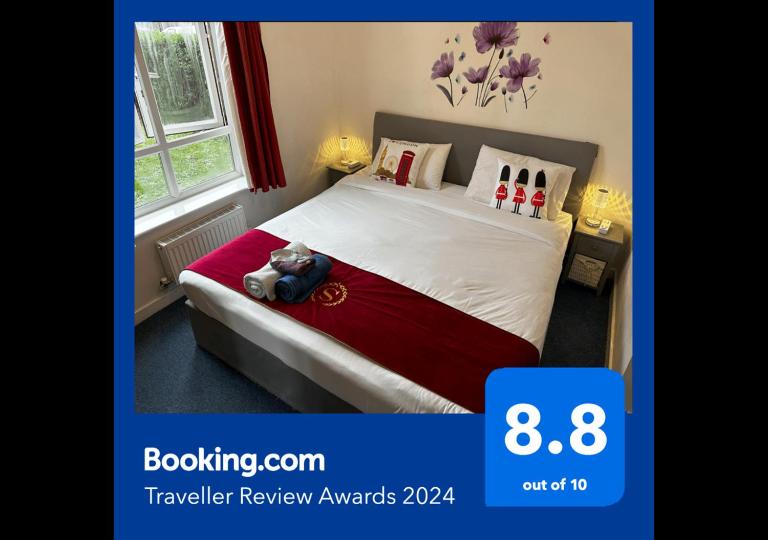 London 2 double bedrooms 2 Bathrooms Holiday Home - Parking SKYSPORTS, NETFLIX - 2 - 3 minutes walk to the Train station - 19min to London Liverpool Street fast Internet GROUND FLOOR 100s of shops restaurants bakeries 24-hour ASDA superstore, Major hospi - Ferienwohnung London