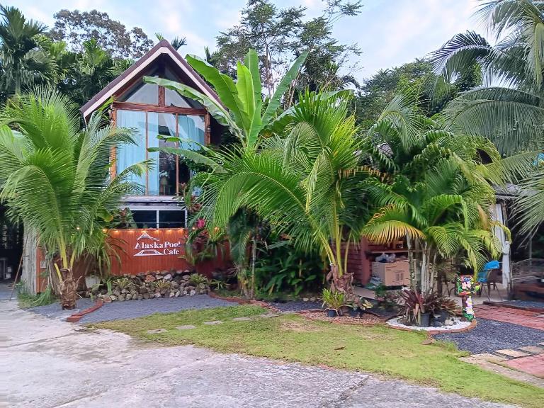 Alaska pool cafe&homestay2 - B&B Ban Bon Pho