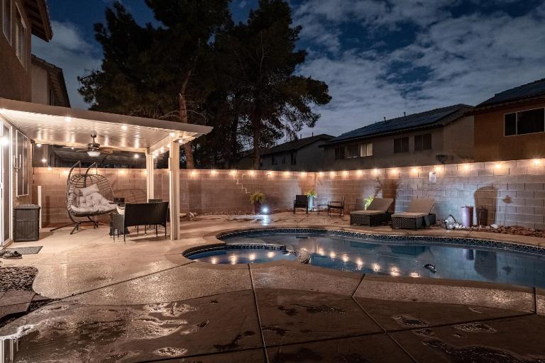 5BR 3BA Family friendly entire home w pool, spa, games, tvs, and more - B&B Las Vegas
