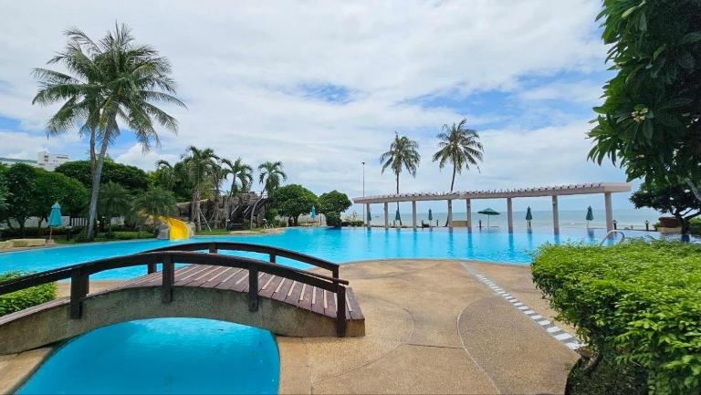 Baan Sansaran Excellent apartment on the beach with a large territory and swimming pools. - Ferienwohnung Hua Hin