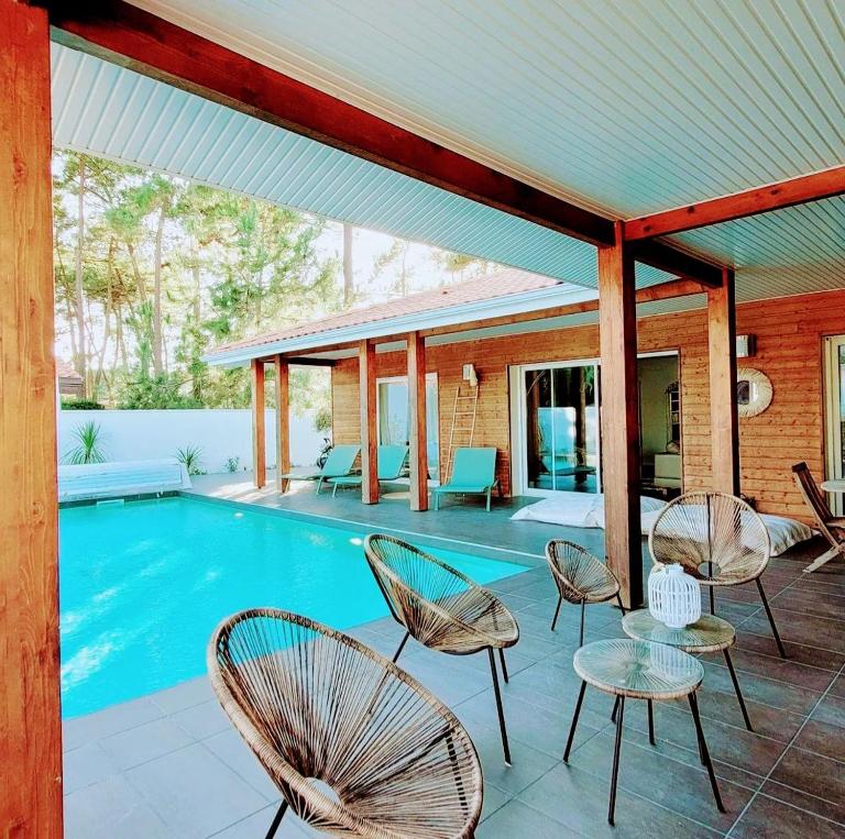 Villa_palms_mimizan_plage jolie villa 12 personnes, piscine chauffée et plage à pied - Chambres d'hôtes Mimizan