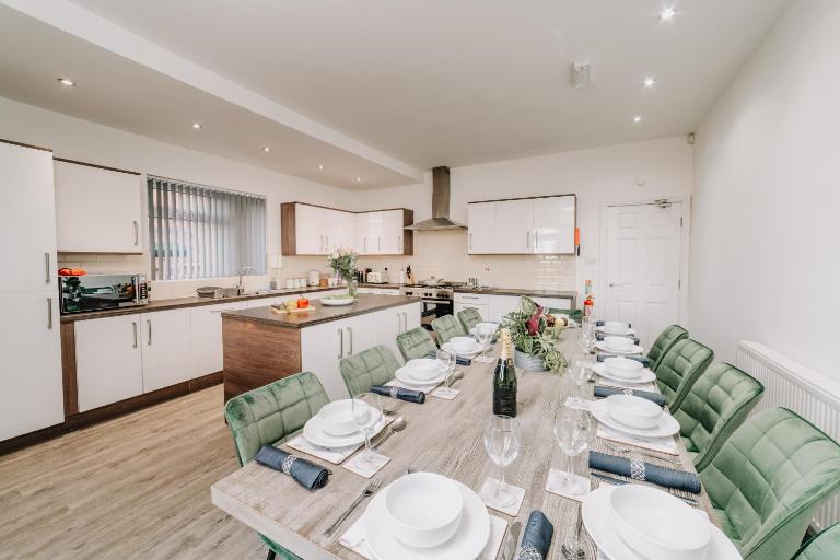 Stunning spacious, Family, Contractor Fast WiFi, Sky TV, close to City Centre - Bed and Breakfast Birmingham