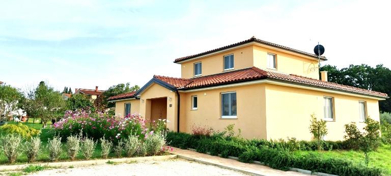 Vila Dubravka - komfortable mit Pool im ruhigen Olivenhein - B&B Valtura