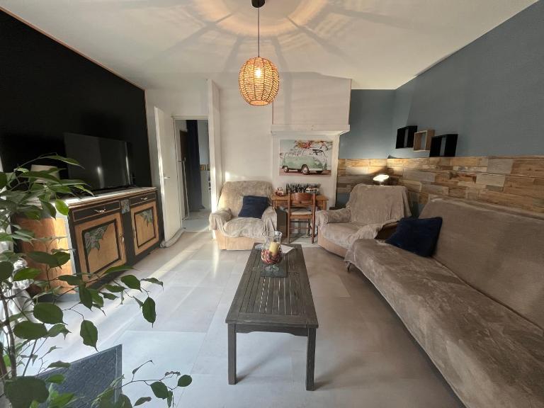 Charmant T2, Cl 3 étoiles, 4 Lits, 4 personnes et 1enfant, parking et terrasse - B&B Saint-Sever