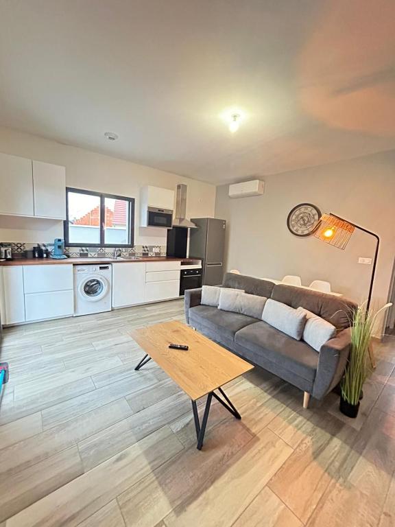 Bella Vista, parking gratuit, 5 min Auxerre - B&B Monéteau