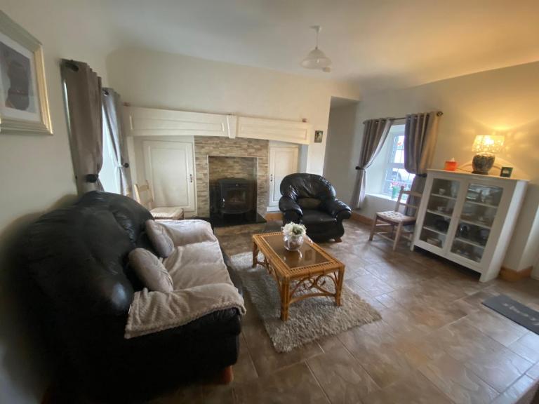 Cheerful 3 bedroom country farm house - B&B Ennis