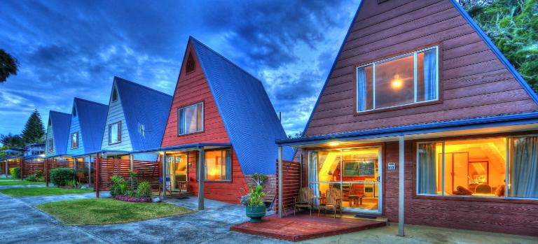 A-Frame Chalets @ Mokutu - B&B Burnt Pine