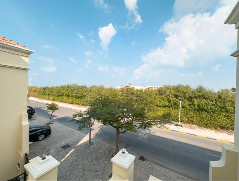 Spacious, Cozy Villa with Pool Access - Bed and Breakfast Ras Al Khaimah