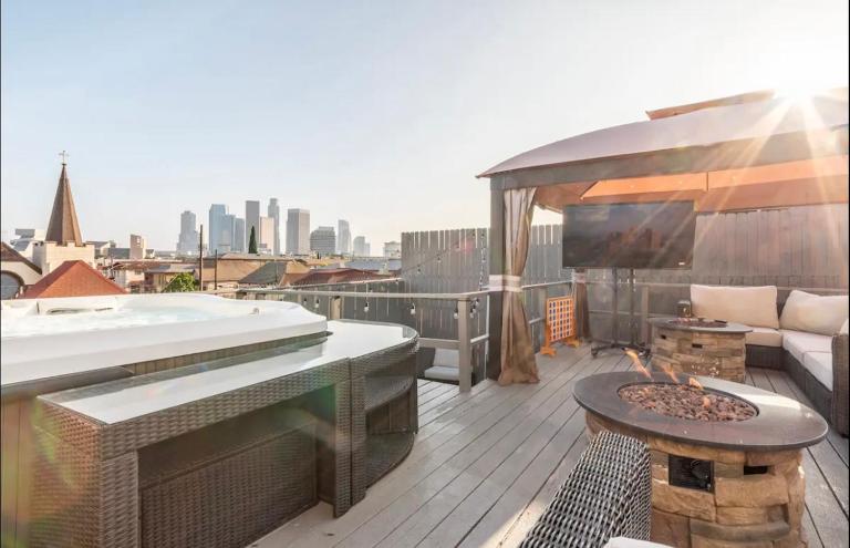Gorgeous DTLA w/ View + Hot Tub! - B&B Los Angeles