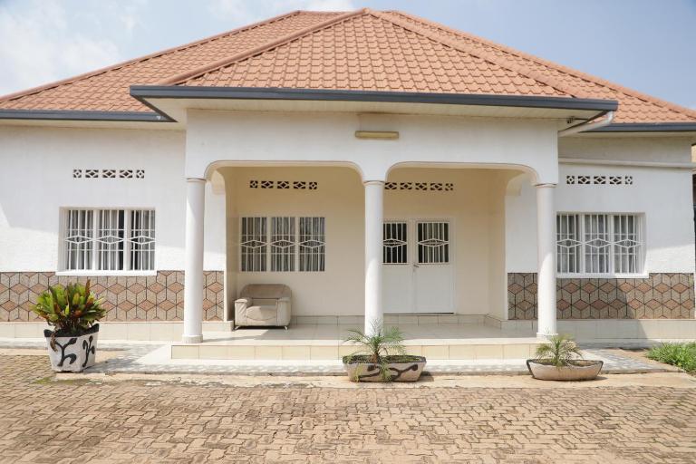 Kigali guesthouse: shared property with individual rooms - B&B Kigali