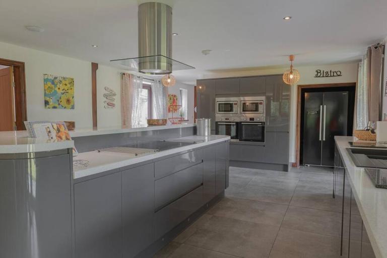 Yellowrush Lodge - Yellowtop Country Park - Hot Tub - Yorkshire - B&B Selby