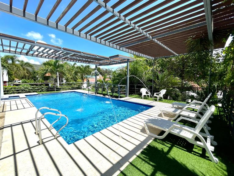 Fantástica CASA FINCA piscina priv, wifi, tv - B&B Ricaurte