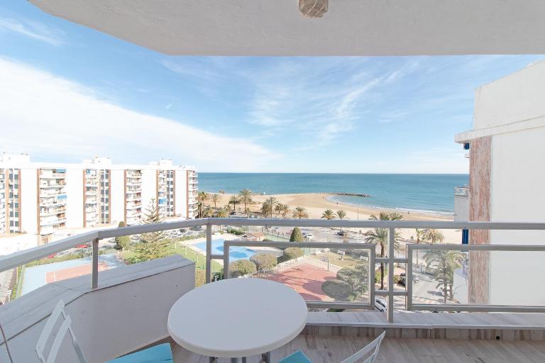 Global Vacacional, Apartamento con terraza e increíbles vistas al mar - Bed and Breakfast El Port de Sagunt