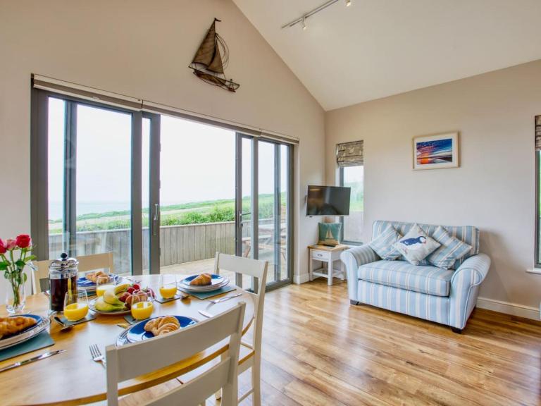 Beautiful Seaside Holiday Home - B&B West Bay