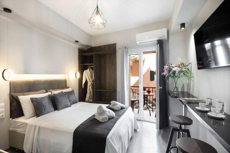 Lilian boutique city suite - B&B Karyófyto