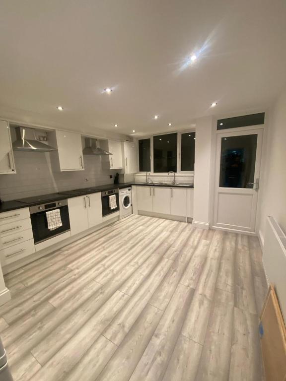 15 min to Central London Guest Suites 22 - Ferienwohnung London