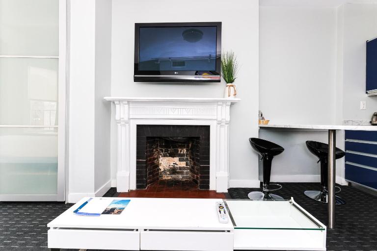 Furnished Newbury Street Studio, #6 - B&B Boston