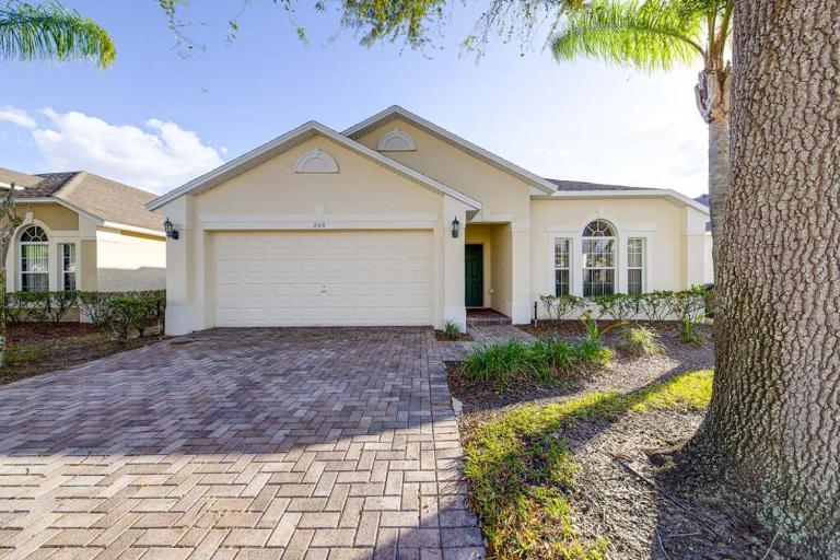 3 bedroom South facing home on gated Highgate Park - B&B Davenport