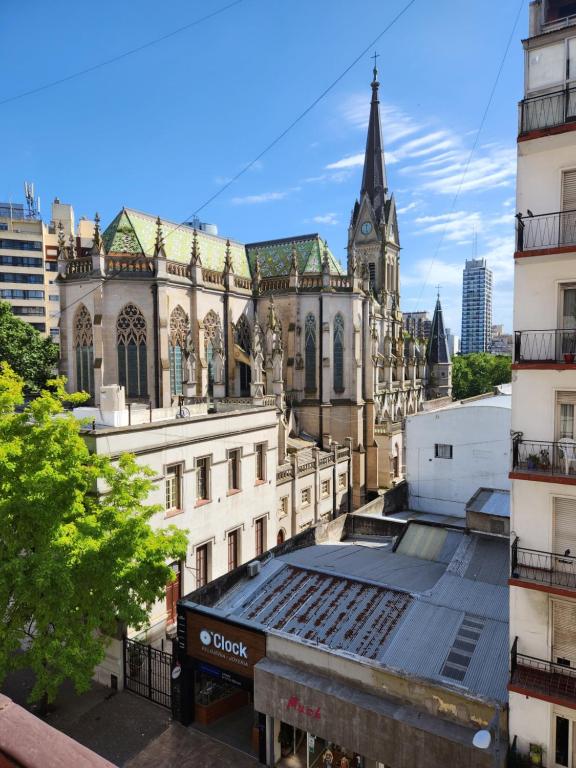 Hermoso ambiente con cochera frente a la Catedral - B&B Mar del Plata