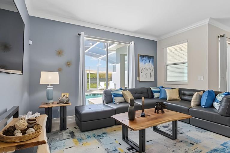Amazing New Resort Style Townhome 4BR - 10 Guest! - Bed and Breakfast Kissimmee