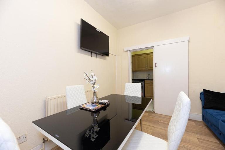 Barking Road Comfy House - B&B London