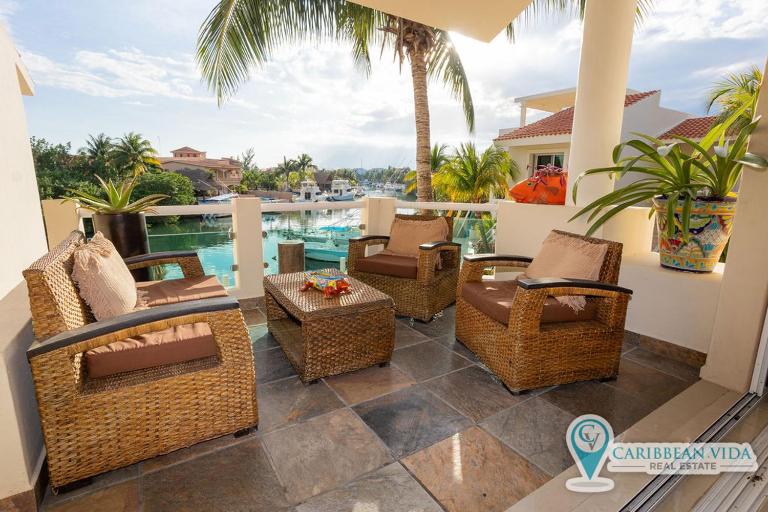 Stunning Large Remodeled Penthouse-Big Canal Views - Chambres d'hôtes Puerto Aventuras