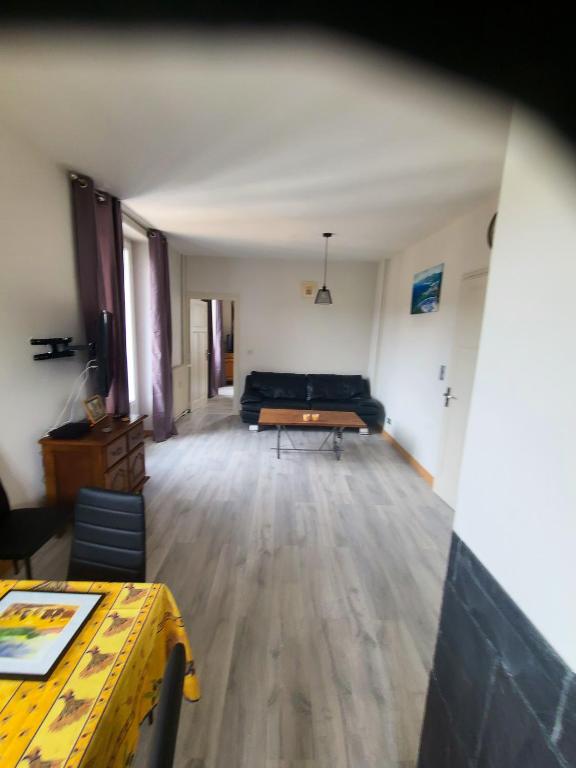Appartement confortable à La Bourboule, 64 m², balcons agréables - B&B La Bourboule