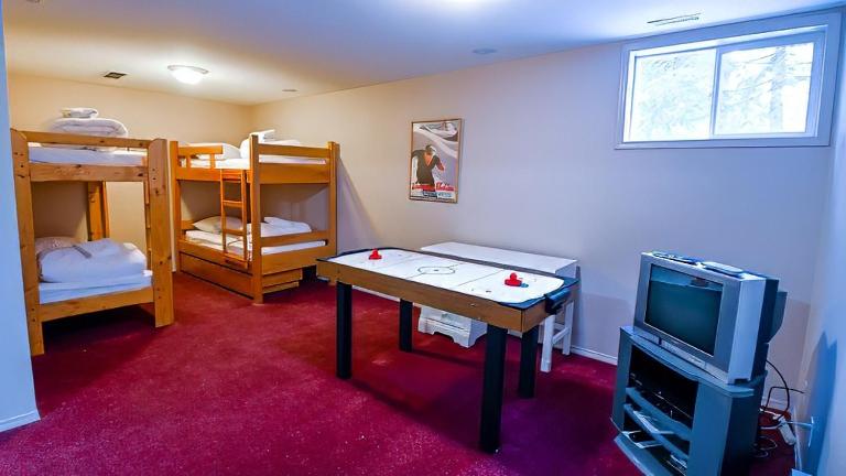 Polar Peak Chalet by Fernie Lodging Company - B&B Fernie