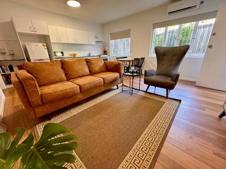 3 Bed Budget Brisbane Gem With Parking Near Gabba - B&B Brisbane