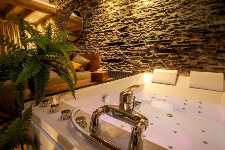 LOVE ROOM JUNGLE - LES PETITS PLAISIRS - B&B Angers