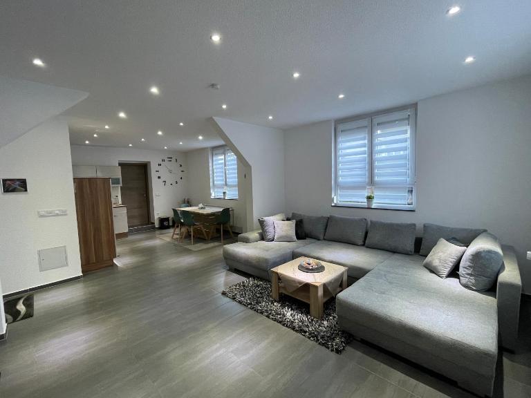 Maria's Ferienwohnung - Modernität trifft Eleganz - Ferienwohnung Dettingen an der Erms