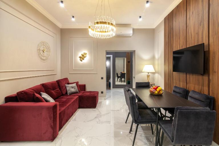 LEOGRAND VIP on Svobody Avenue 43 - B&B Leopoli