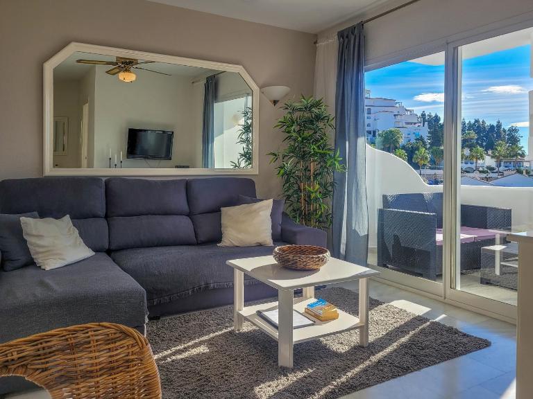 ☆Cozy 2BR apt. with sea views WIFI/AC/PARKING - Ferienwohnung Sitio de Calahonda
