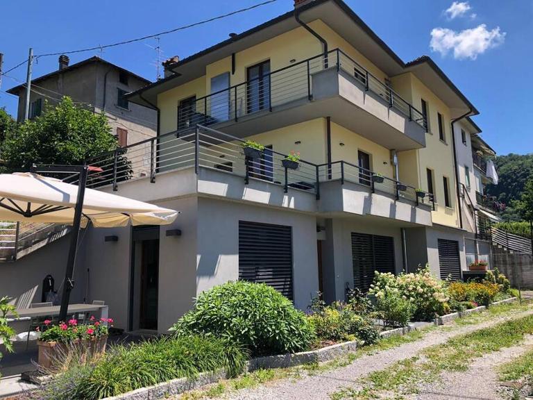 Casa Varisco: Oasis of peace surrounded by nature. - B&B Faggeto Lario