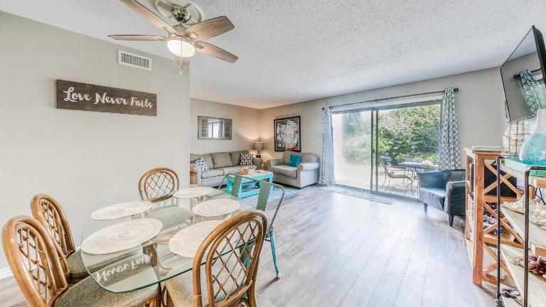 Southbay 34 Beach Access 3 Bedroom Townhome - Bed and Breakfast Destin